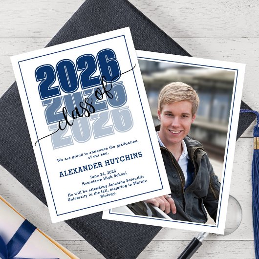 Modern Bold Class of 2026 Navy Blue Graduation Ankündigung