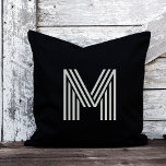 Modern Bold Monogram | Schwarz und Grau Kissen<br><div class="desc">Dieses moderne und stilvolle Kissen besticht durch eine trendige,  grau gestreifte,  disco-artige Typografie,  die auf einem dunklen,  schwarzen Hintergrund initiiert wird. Ein cooles und elegantes Aussehen,  das jeder Liebe würde.</div>