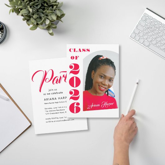 Modern Bold Pink Script Graduation Party Einladung