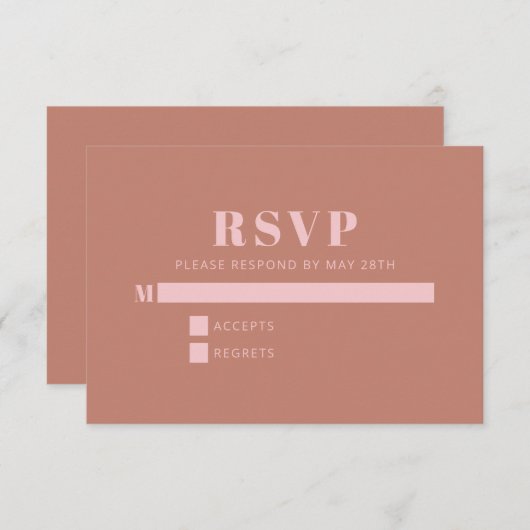 Modern Bold Typografy Terracotta Pink Wedding RSVP Karte (Vorne/Hinten)