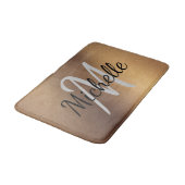 Modern Brown Bold Typografy & Name Monogram Badematte (Schrägansicht)