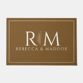 Modern Brown Monogram Door Mat Fußmatte (Vorderseite)