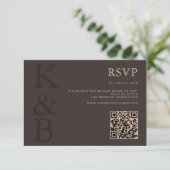 Modern Brown Monogram Minimalist Wedding RSVP Karte (Stehend Vorderseite)