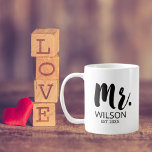 Modern Brush Schriftart Wedding Anniversary Couple Kaffeetasse<br><div class="desc">Feiern Sie die Liebe und Einheit eines ganz besonderen Ehepaares mit unserer Mr. Modern Brush Schriftart Wedding Anniversary Couple Coffee Tasse. Diese eleganten und stilvollen Tasse sind das ideale Geschenk für den Bräutigam, der die Verbindung zwischen Braut und Bräutigam würdigt. Sie sind mit "Mr." in einem raffinierten Design verziert und...</div>