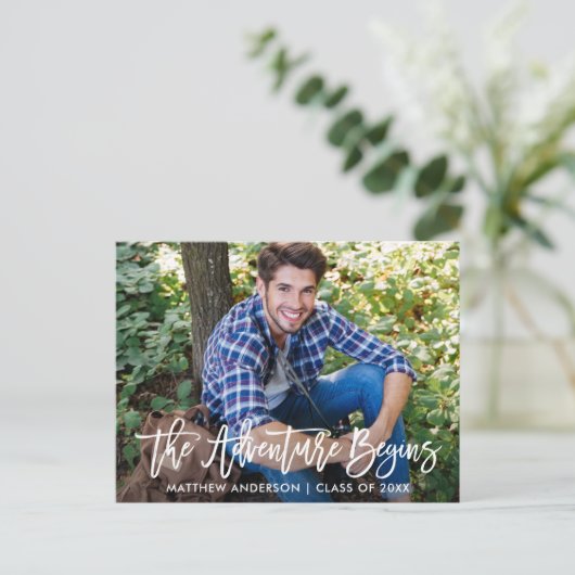 Modern Brush Script Adventure fängt Abschluss an Postkarte (Stehend Vorderseite)