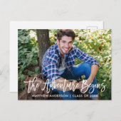 Modern Brush Script Adventure fängt Abschluss an Postkarte (Vorne/Hinten)