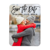 Modern Brush Script Couple Foto B Save the Date Magnet (Vertikal)