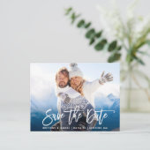 Modern Brush Script Couple Foto Save the Date W Postkarte (Stehend Vorderseite)