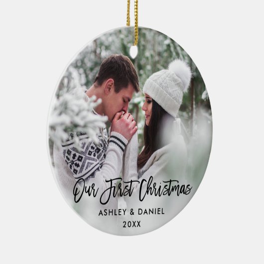 Modern Brush Script Couture Unsere ersten Weihnach Keramik Ornament (Rechts)