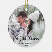 Modern Brush Script Couture Unsere ersten Weihnach Keramik Ornament (Links)