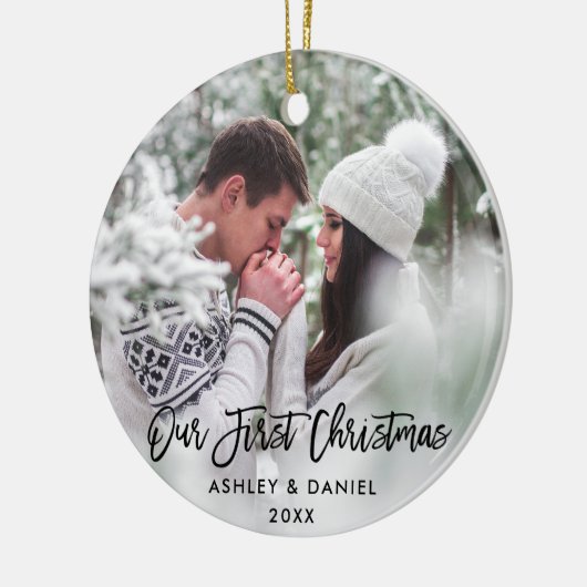 Modern Brush Script Couture Unsere ersten Weihnach Keramik Ornament (Links)