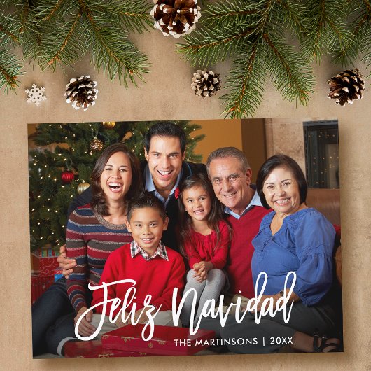 Modern Brush Script Feliz Navidad Family Foto Postkarte