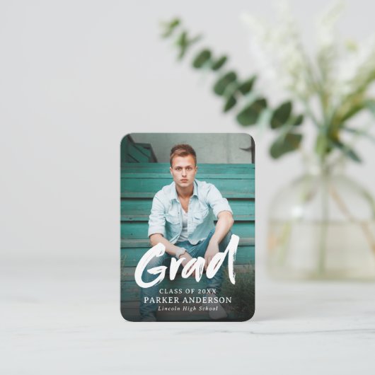 Modern Brush Script Foto Abschluss Einladung (Stehend Vorderseite)