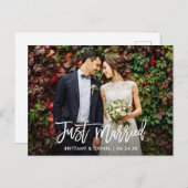 Modern Brush Script Foto Nur verheiratet Postkarte (Vorne/Hinten)