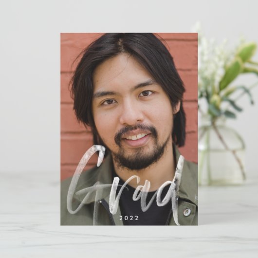 Modern Brush Script Foto Overlay 2022 Abschluss Ankündigung (Stehend Vorderseite)