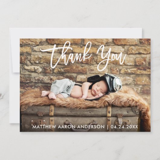 Modern Brush Script New Baby Danke Kraft Card Einladung (Vorderseite)