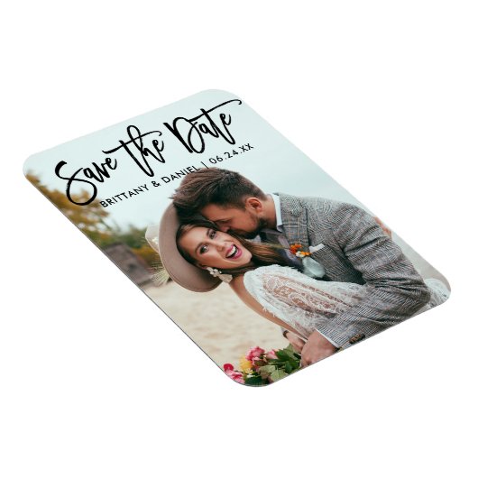 Modern Brush Script Save the Date Couple Foto B Magnet (Rechte Seite)