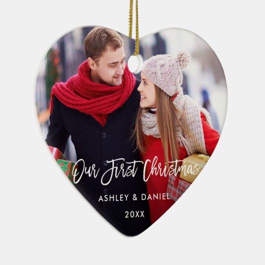 Modern Brush Script Unser erstes Weihnachtspaar H Keramik Ornament (Rechts)