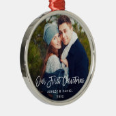 Modern Brush Script Unser erstes Weihnachtspaar Ornament Aus Metall (Rechts)