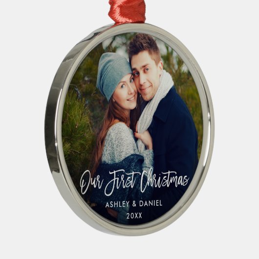 Modern Brush Script Unser erstes Weihnachtspaar Ornament Aus Metall (Rechts)