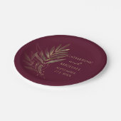 Modern Burgundy Gold Leaf Wedding Monogram Pappteller (Schrägansicht)