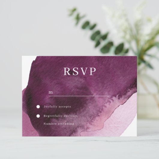 Modern Burgundy Maroon Watercolor Wedding RSVP Karte (Stehend Vorderseite)