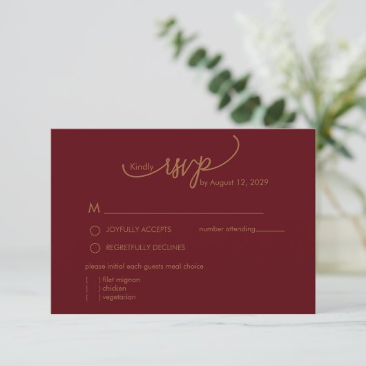 Modern Burgundy  Name Monogram with Leaf Scripted  RSVP Karte (Stehend Vorderseite)