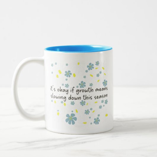 Modern Calm Comfort Soft Aesthetic Flower Quote Zweifarbige Tasse (Links)