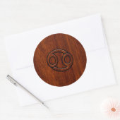 Modern Cancer Zodiac Sign on Mahogany Dekoration Runder Aufkleber (Umschlag)