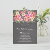 Modern Chalkboard Rosa Floral Erste Heilige Kommun Einladung (Stehend Vorderseite)