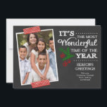 Modern Chalkboard Typografie Holiday Foto Card Feiertagskarte<br><div class="desc">Stilvolle und moderne schwarze Tafel "Es ist die schönste Zeit des Jahres" Weihnachtsfotokarte mit grünem Kiefernzweig,  roten Beeren und trendigem Waschband.</div>