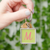 Modern Chartreuse Green and Coral Pink Monogram Schlüsselanhänger (Hand)