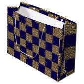 Modern Checkerboard Geometric pattern Große Geschenktüte (Vorderseite Schrägansicht)
