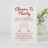 Modern “Cheers to Thirty” Wine 30th Birthday Party Einladung (Stehend Vorderseite)