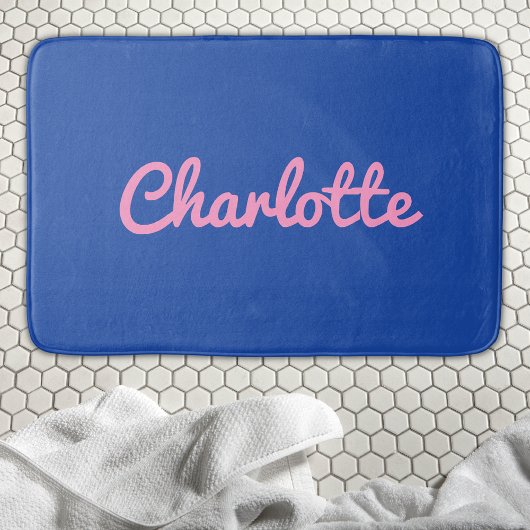 Modern Chic Blue Pink Preppy Individuelle Name Tre Badematte