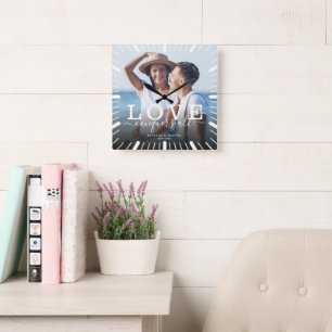 Modern Chic Wedding Love conquers all Photo Quadratische Wanduhr