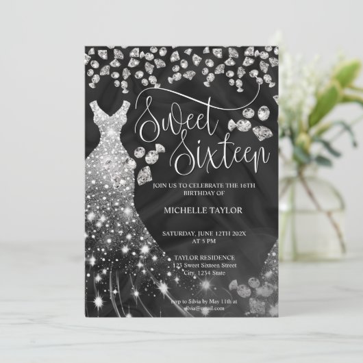 Modern Chick Silver Glitzer Sweet 16 Einladung (Stehend Vorderseite)