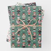 Modern Christmas floral and nutcrackers Geschenkpapier Set (Beispiel)