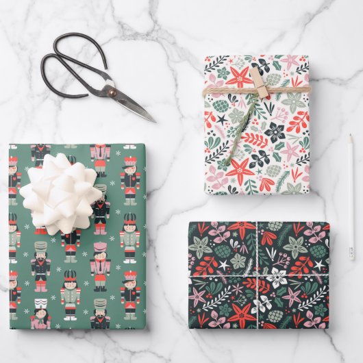 Modern Christmas floral and nutcrackers Geschenkpapier Set (Vorderseite)