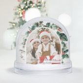 Modern Christmas Foto Arch mit Holly Snow Globe Schneekugeln