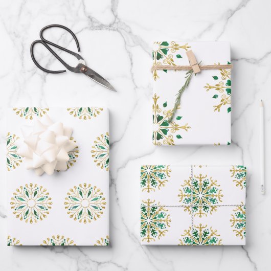 Modern Christmas Gold Green Snowflake Geschenkpapier Set (Vorderseite)