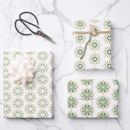 Modern Christmas Gold Green Snowflake Wrapping Pap Geschenkpapier Set (Vorderseite)