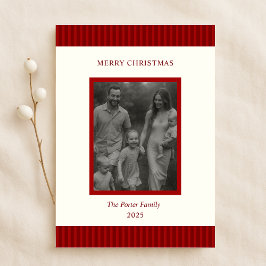 Modern Christmas Minimal Family Photo Red Chic Feiertagskarte