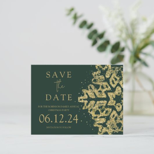 Modern Christmas Save the Date Gold Glitzer Green Ankündigungspostkarte (Stehend Vorderseite)