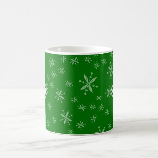 Modern Christmas Snowflake Muster Monogram Green Kaffeetasse (Mittel)