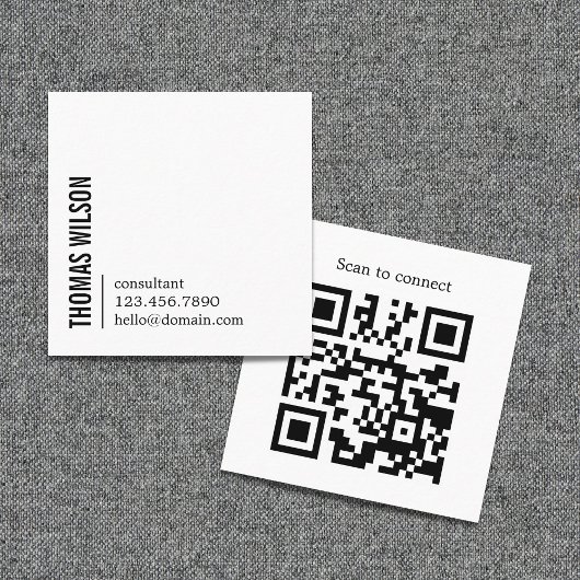 Modern Clean Bold Black White Consultant QR code Quadratische Visitenkarte