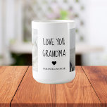 Modern Collage Foto Liebe Ihr Oma Bestes Geschenk Kaffeetasse<br><div class="desc">Ein modernes Collage-Foto von Ihnen und Ihrer Oma kann das ideale Geschenk sein, um ihr zu zeigen, wie sehr Sie Liebe haben und sie schätzen. Dieses einzigartige und nachdenkliche Geschenk ist eine großartige Möglichkeit, Ihre besonderen Erinnerungen gemeinsam zu bewahren und ein wunderschönes Kunstwerk zu schaffen, das sie in ihrer Zuhause...</div>