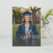 Modern Congrats Grad Graduation Photo Announcement (Stehend Vorderseite)