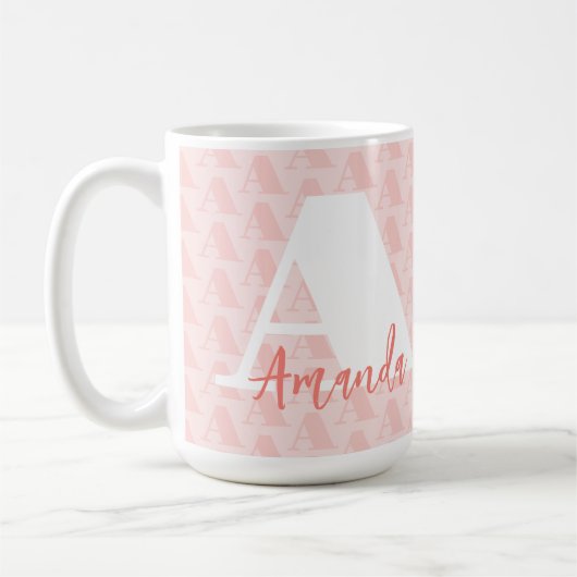 Modern Coral Initial White Letter Script Kaffeetasse (Links)