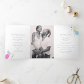 Modern Coral Red Konfetti Blume Blütenblätter Hoch Dreifach-gefaltete Programmkarte (Innenseite)